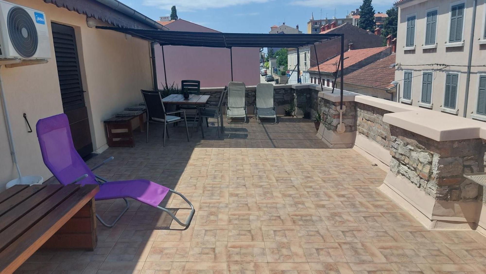 Apartment In Centre With Huge Terace Pula Exterior foto