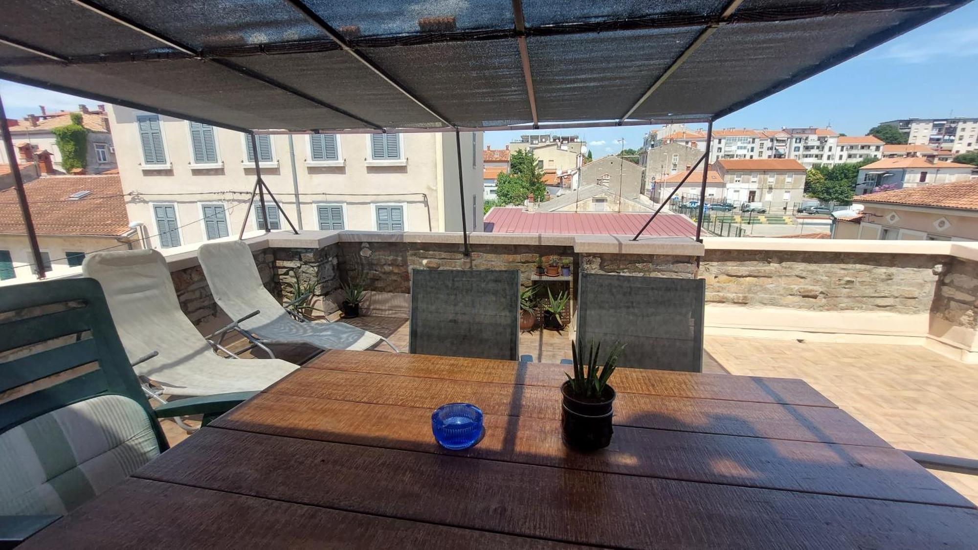 Apartment In Centre With Huge Terace Pula Exterior foto